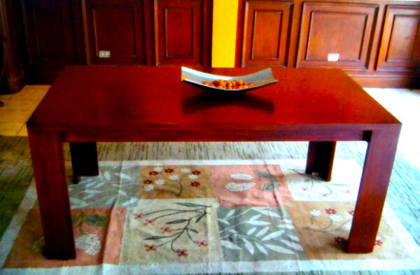 Mesa de comedor Studio